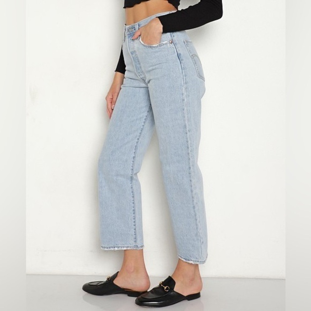 Levi’s Ribcage Straight Ankle Ojai Shore Light Wash Size 24
